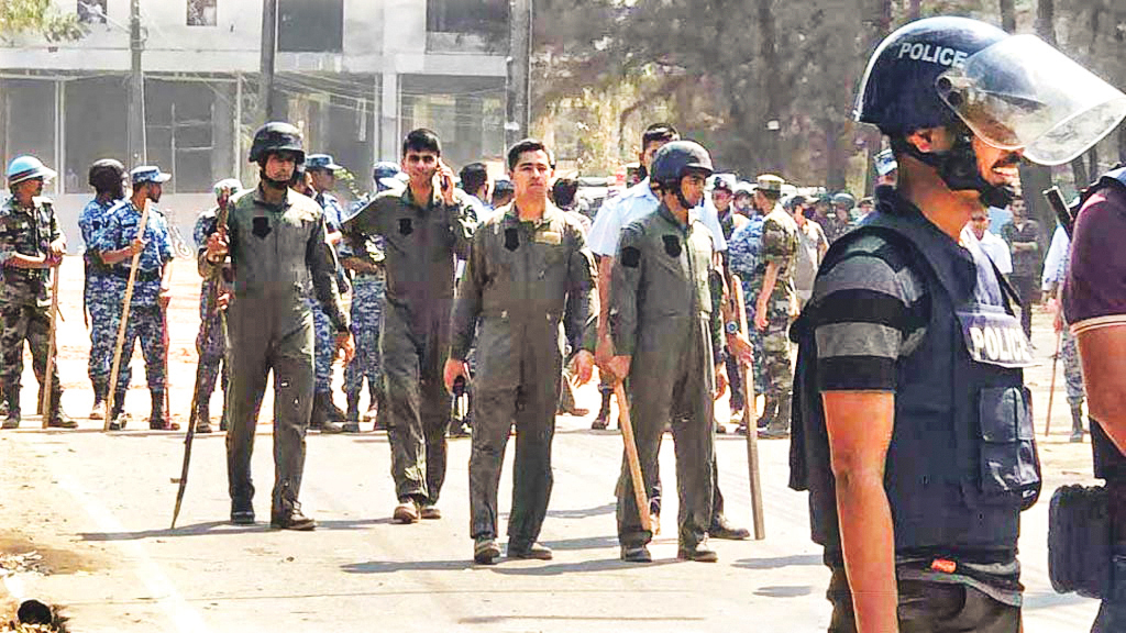 কক্সবাজারে বিমানঘাঁটিতে গুলি: যা বলছে আইএসপিআর, নিহতের মা-বাবা ও স্থানীয়রা