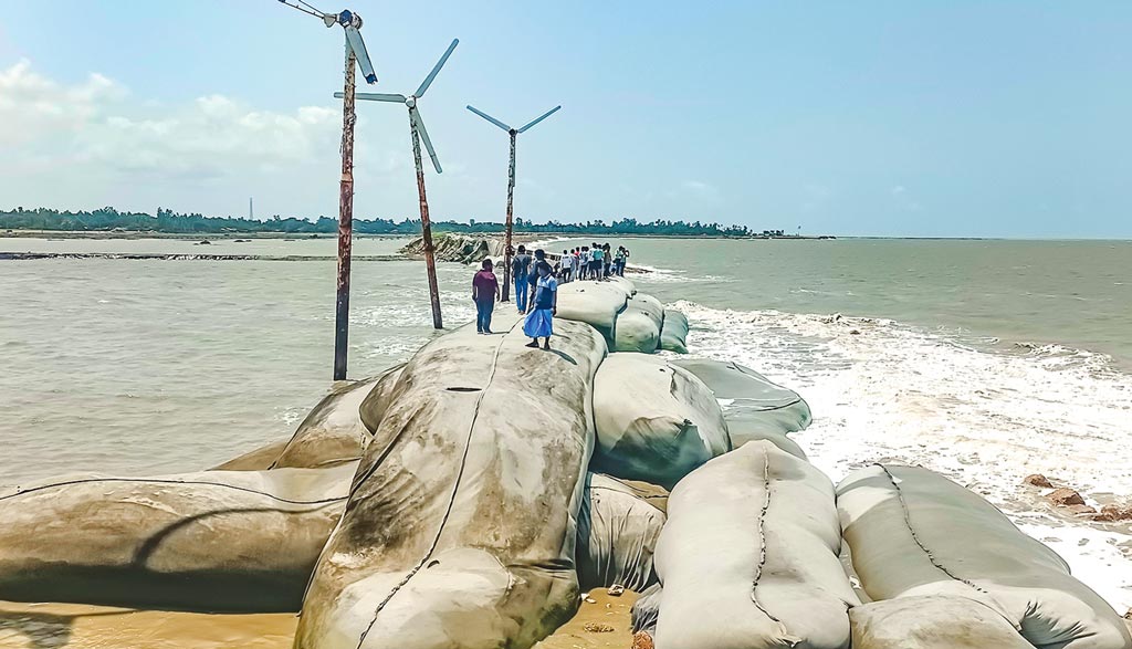 কক্সবাজারে ঘন ঘন বৈরী আবহাওয়ায় উপকূলজুড়ে তীব্র ভাঙন