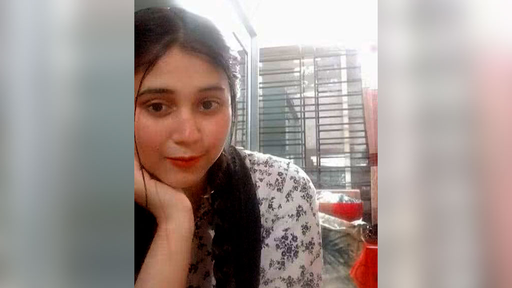 কক্সবাজার ভ্রমণে এসে অটোরিকশার চাকায় ওড়না পেঁচিয়ে নারী পর্যটকের মৃত্যু