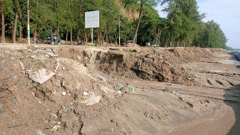 কক্সবাজার সৈকতে ভাঙন, মানবসৃষ্ট কারণও দায়ী