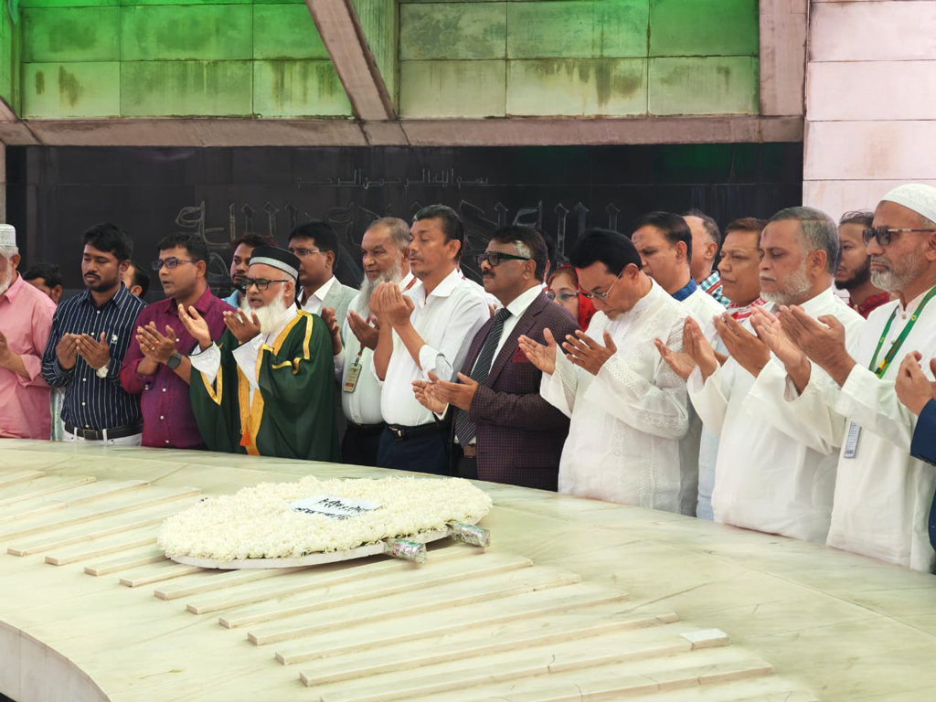 জিয়াউর রহমান ও খালেদা জিয়ার সমাধিতে চিফ হুইপ নূরুল ইসলামের শ্রদ্ধা