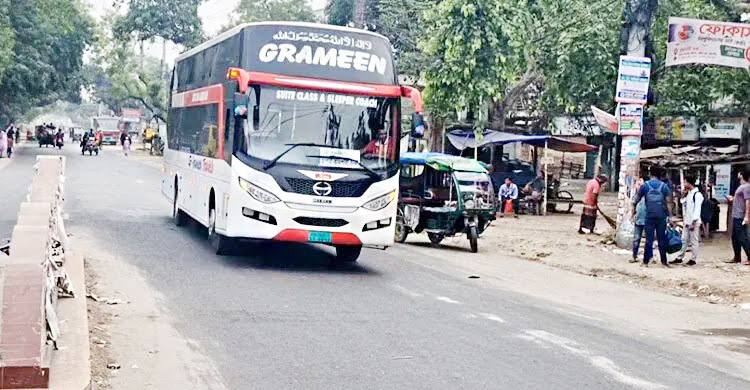 এক দিন পর ধর্মঘট প্রত্যাহার, চাঁপাইনবাবগঞ্জে বাস চলাচল স্বাভাবিক