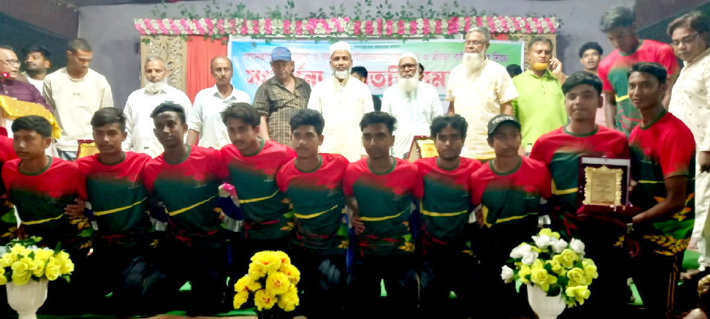 চাঁপাইনবাবগঞ্জে ক্রীড়া ব্যক্তিত্বদের সম্মাননা, মাঠ সংস্কার ও এমপি গোল্ডকাপ আয়োজনের আশ্বাস
