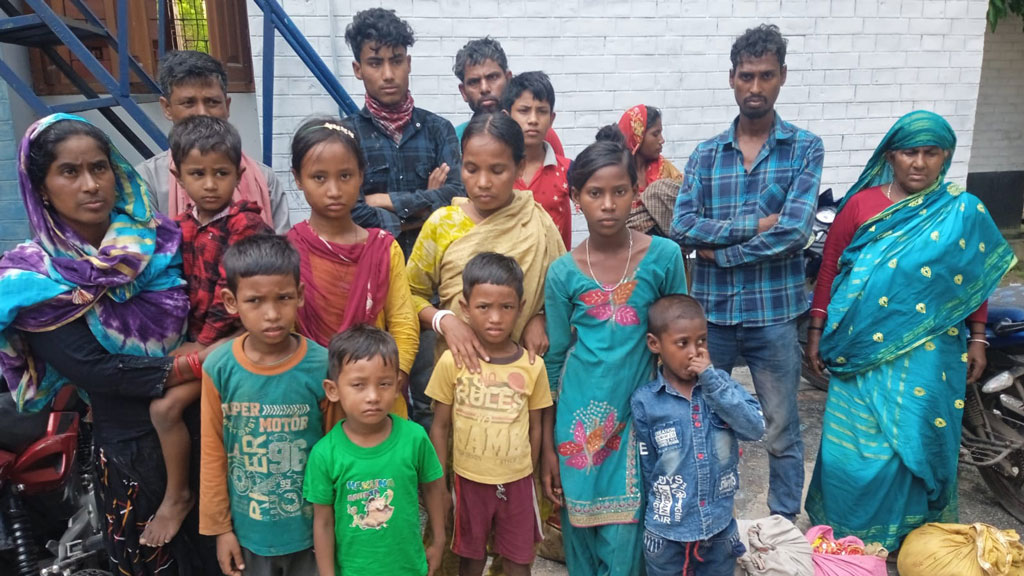 চাঁপাইনবাবগঞ্জ সীমান্তে ১৭ জনকে পুশ ইন বিএসএফের