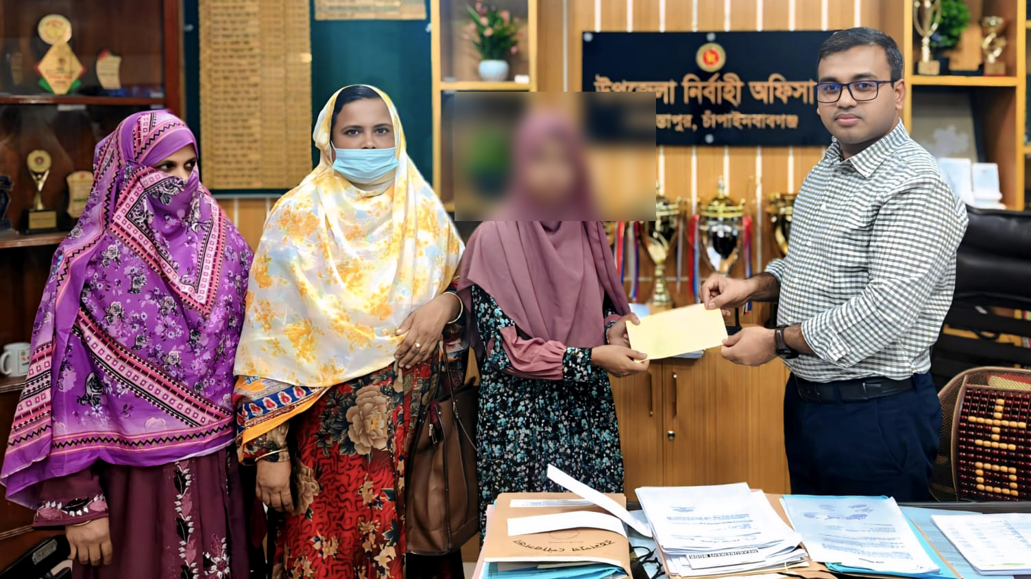 বাল্যবিবাহ ঠেকানো সেই শিক্ষার্থীর পাশে উপজেলা প্রশাসন, বহন করবে পড়াশোনার খরচ