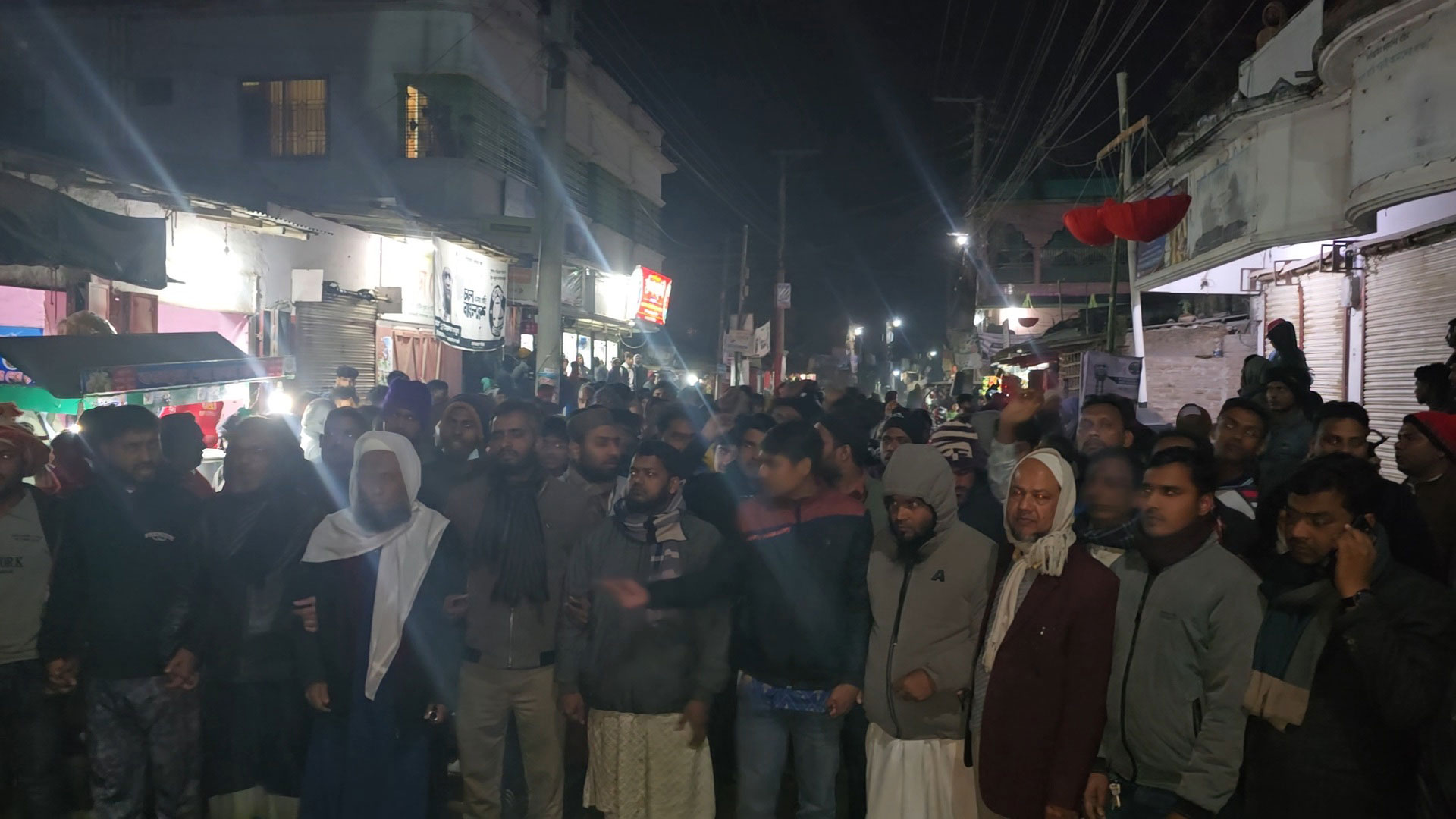 জামায়াত নেতাকে টুঁটি চেপে শূন্যে ঝুলিয়ে রাখার অভিযোগ বিএনপি প্রার্থীর ছেলের বিরুদ্ধে