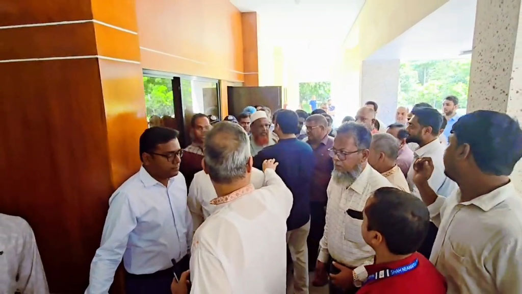 ববি হাজ্জাজের অনুষ্ঠানে দাওয়াত না দেওয়া নিয়ে বিএনপির দুই পক্ষের হট্টগোল