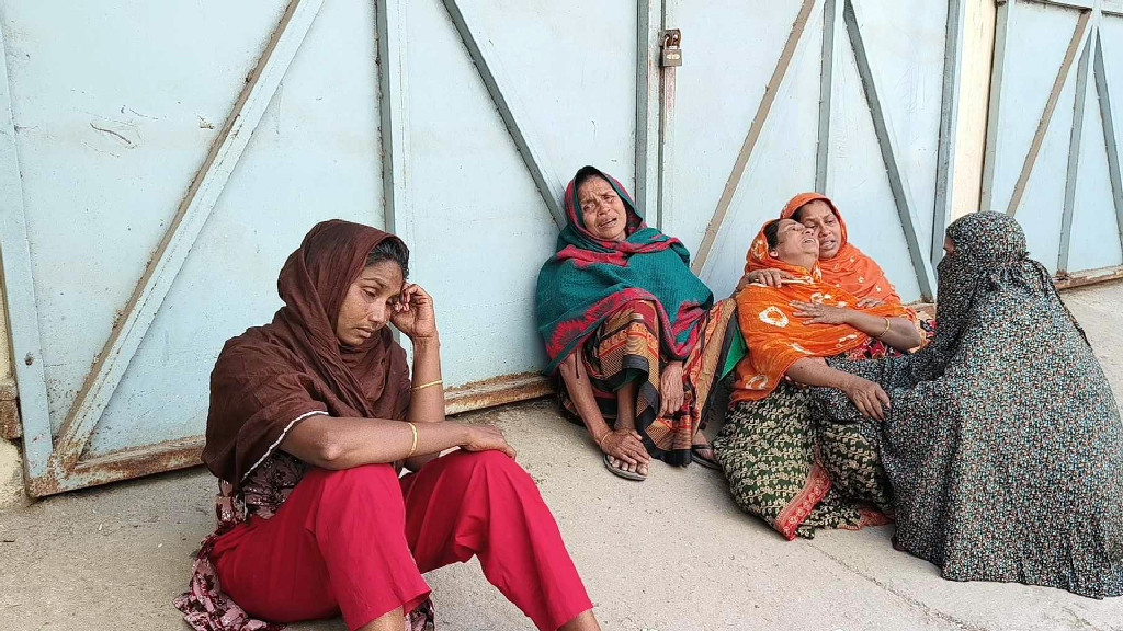 বস্তিতে পানি নিয়ে ঝগড়ায় দিনমজুরকে পিটিয়ে হত্যা, নারীসহ আটক ৭