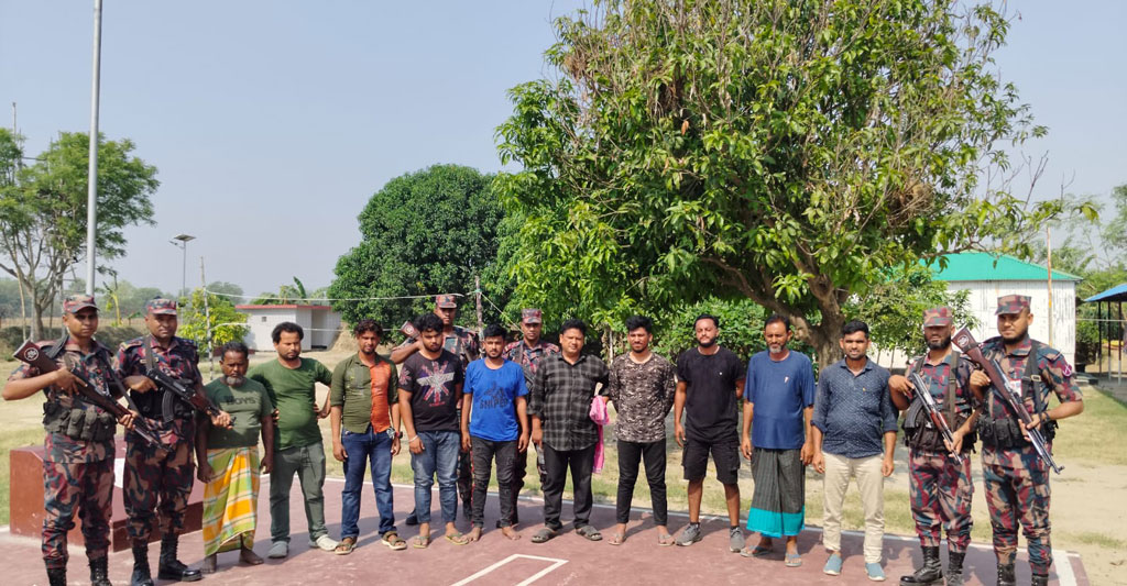 চাঁপাইনবাবগঞ্জ সীমান্ত দিয়ে বাংলাদেশে ঢুকলেন ১০ জন
