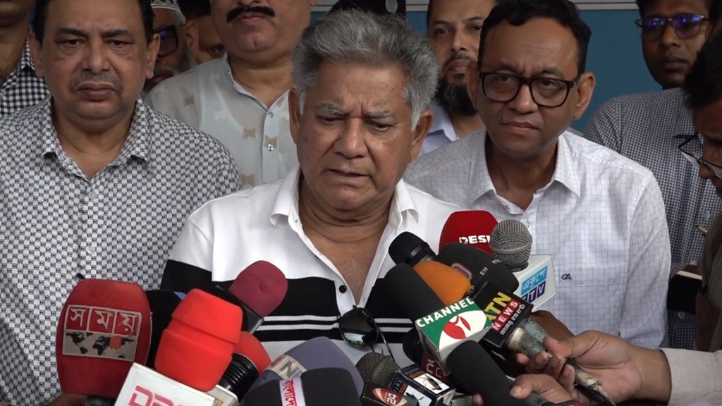 আন্তদেশীয় বাণিজ্য বৃদ্ধিতে সোনামসজিদ স্থলবন্দরকে সম্প্রসারণ করা হবে: উপদেষ্টা সাখাওয়াত
