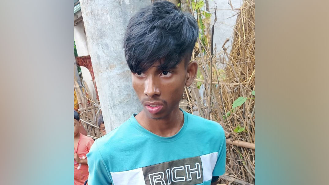 মোবাইল চুরি করতে গিয়ে হাতেনাতে ধরা খেলো ছাত্রলীগ নেতা