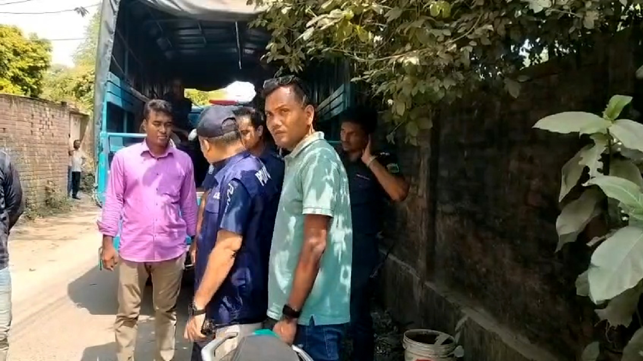 চাঁপাইনবাবগঞ্জে আধিপত্য বিস্তারে ককটেল বিস্ফোরণ, আহত ২