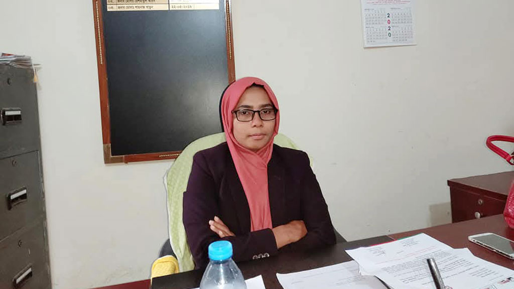 স্ত্রীর গরম ডালে স্বামীর শরীর ঝলসানোর মামলায় ‘উসকানিদাতা’ বিএনপি নেত্রী শাহনাজ কারাগারে

 ঢেলে হত্যাচেষ্টা, ‘উসকানিদাতা’ বিএনপির নেত্রী কারাগারে