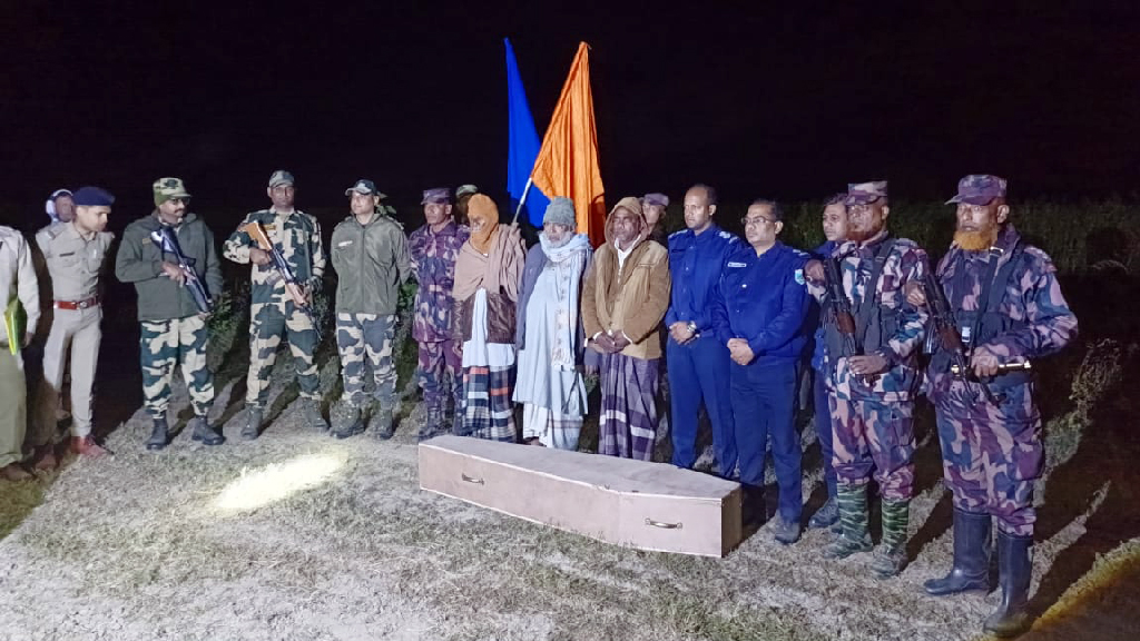 চাঁপাইনবাবগঞ্জ সীমান্তে গুলিবিদ্ধ যুবকের লাশ ফেরত দিল বিএসএফ