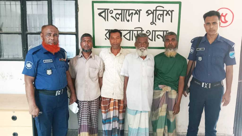 রাজবাড়ীতে চোর সন্দেহে যুবককে পিটিয়ে হত্যা, গ্রেপ্তার ৪