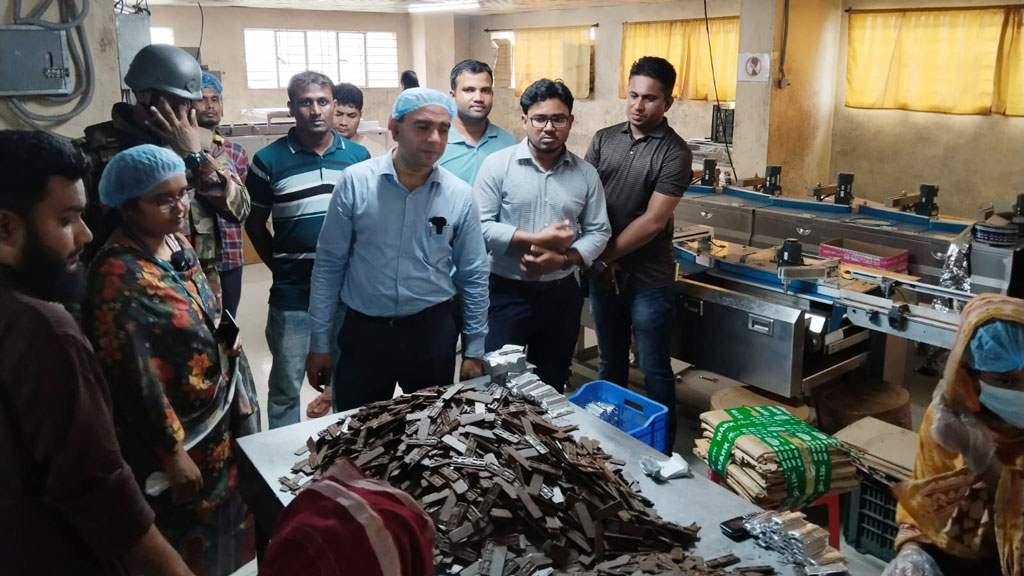ভেজাল ডেইরি মিল্ক-চকলেট তৈরি, ক্র্যাপ প্রোডাক্টসকে ৭ লাখ জরিমানা, ফ্যাক্টরি বন্ধ