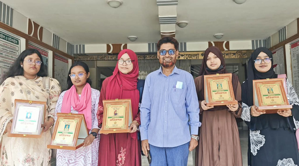 বাদ পড়া সেই সুমাইয়াসহ সংবর্ধনা পেল ১৫ শিক্ষার্থী