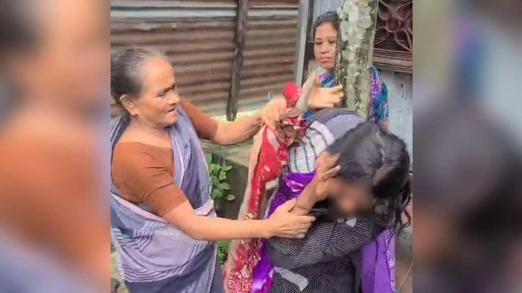 চুরির অপবাদে তরুণীকে গাছে বেঁধে, চুল কেটে, জুতার মালা পরিয়ে নির্যাতন