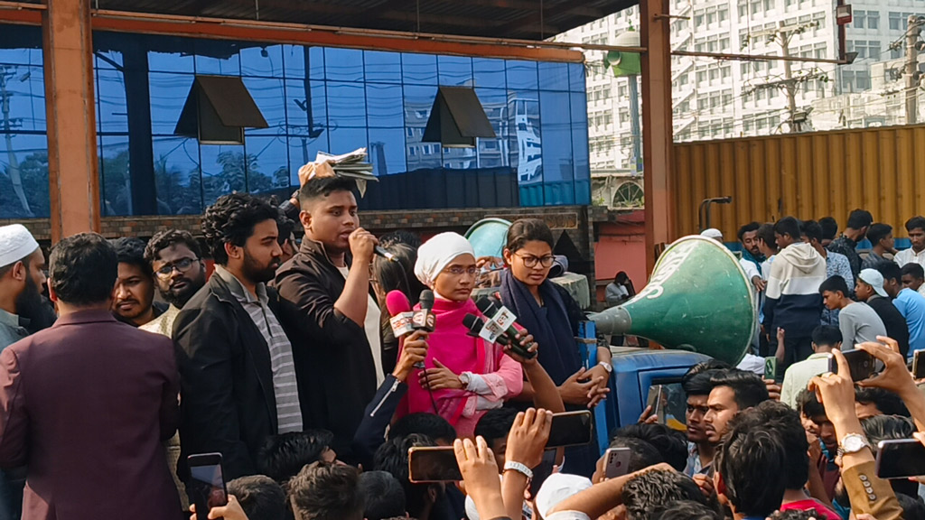 ফ্যাসিবাদের পক্ষে লিখলে আমরা সে কলম ভেঙে দেব: হাসনাত আবদুল্লাহ