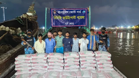 মিয়ানমারে পাচারের সময় ৪০ হাজার কেজি সিমেন্ট জব্দ, আটক ৮