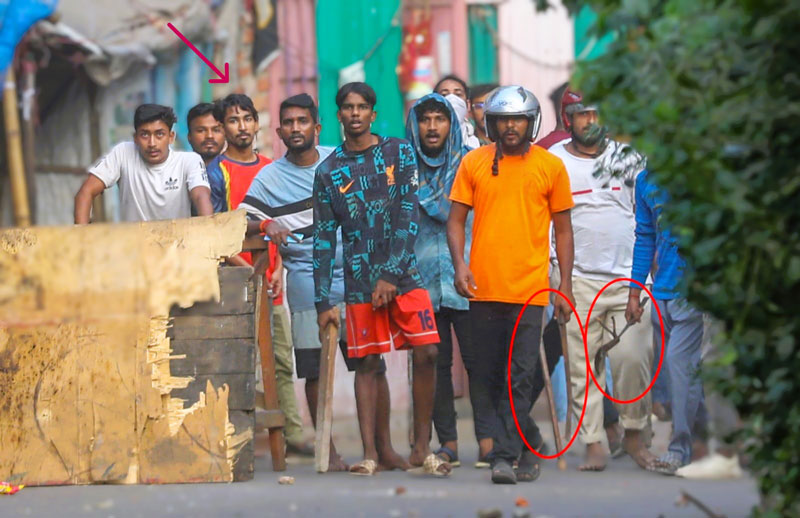 চিন্ময়কে নিয়ে সংঘর্ষ: অস্ত্রধারীদের পেছনে দাঁড়ানো যুবকটি ছাত্রলীগ নেতা নন