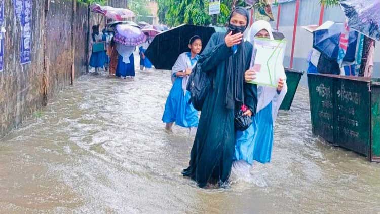 জলাবদ্ধ বিদ্যালয়ে পাঠদান বন্ধ রাখার নির্দেশ চট্টগ্রামে