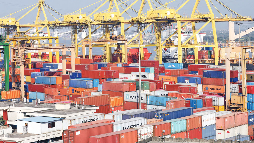 ১০ মাসে সাড়ে ২৮ লাখ কনটেইনার হ্যান্ডলিং চট্টগ্রাম বন্দরে