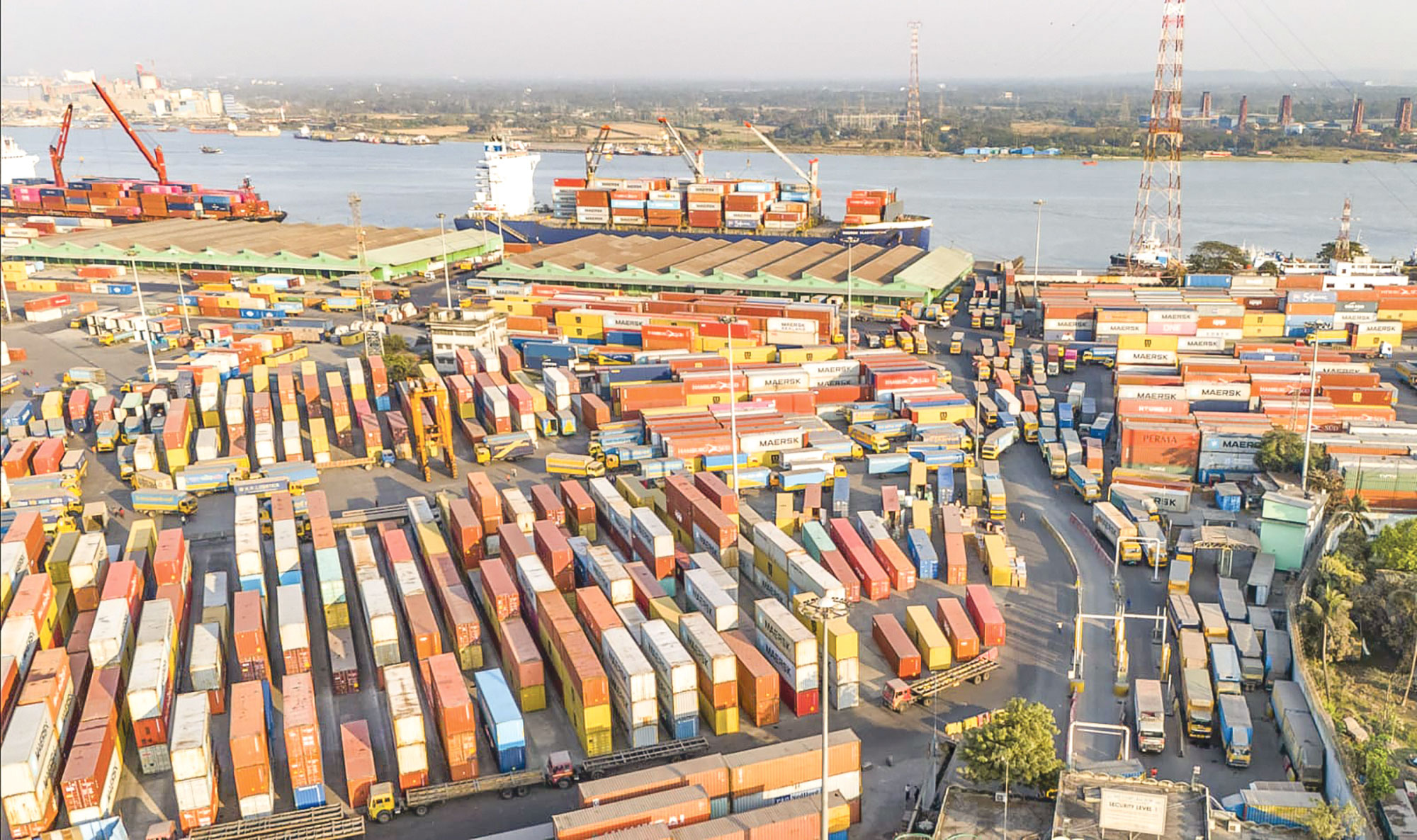 চট্টগ্রাম বন্দর: ধর্মঘটের রেশ কাটেনি বহির্নোঙরে জাহাজজট