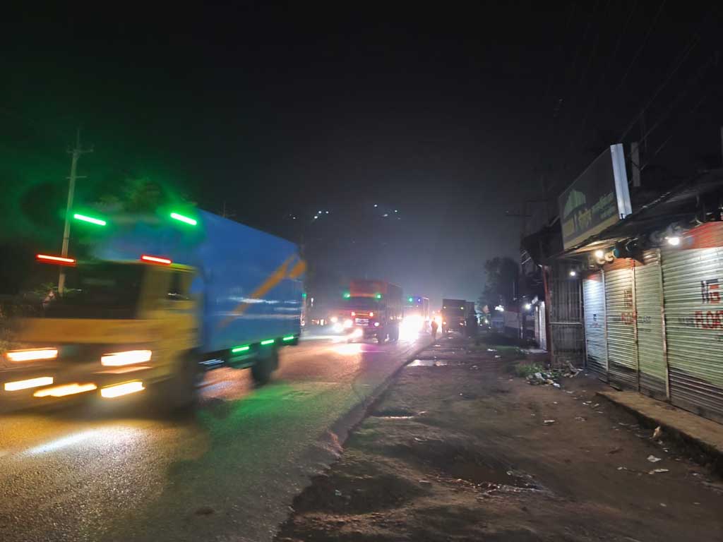 অবরোধের পর ঢাকা-চট্টগ্রাম মহাসড়কে যান চলাচল স্বাভাবিক
