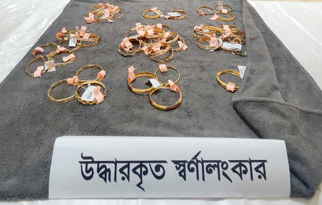 ইমিটেশনের চুড়ি রেখে ৯৯ ভরি সোনা আত্মসাৎ, সেলসম্যানসহ গ্রেপ্তার ২