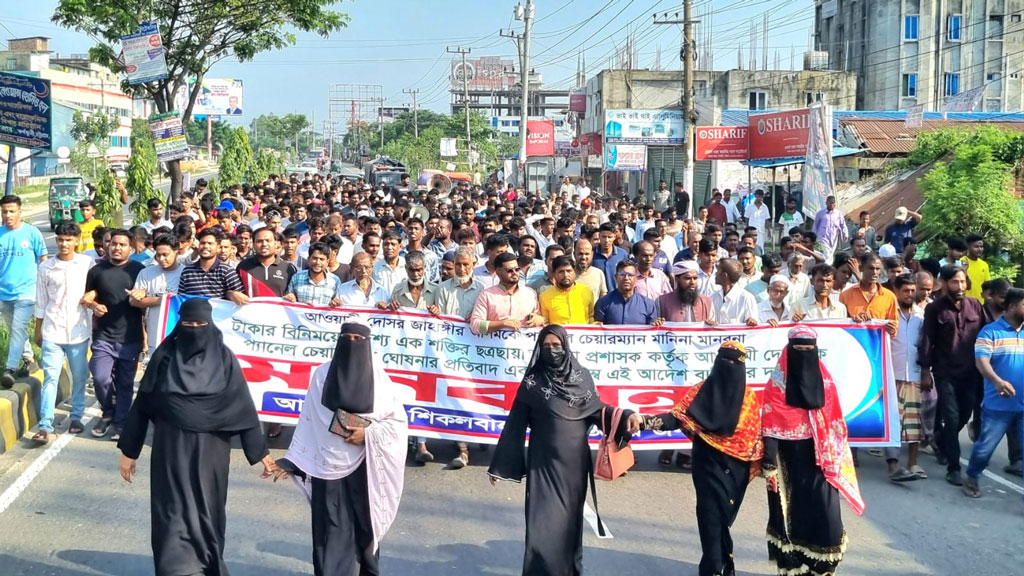 কর্ণফুলীতে প্যানেল চেয়ারম্যানকে অপসারণের দাবিতে বিক্ষোভ