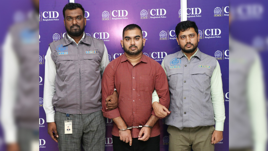 চট্টগ্রাম বন্দরে গুদামের ভাড়া ফাঁকি দিয়ে যন্ত্রপাতি খালাসের চেষ্টা, প্রতারক গ্রেপ্তার