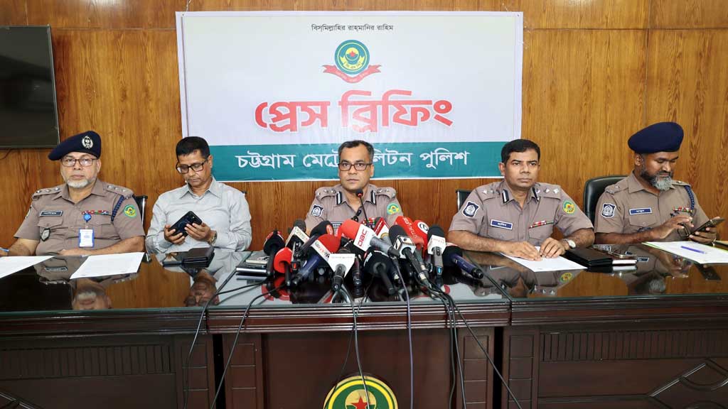 চট্টগ্রামে ইন্টারনেট প্রতিষ্ঠানে হামলা, ভাঙচুর ও লুটপাট, গ্রেপ্তার ৮