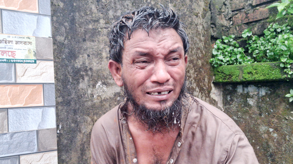 শিশু ধর্ষণচেষ্টার অভিযোগে অটোরিকশাচালকের পুরুষাঙ্গে মরিচের গুঁড়া লাগাল এলাকাবাসী