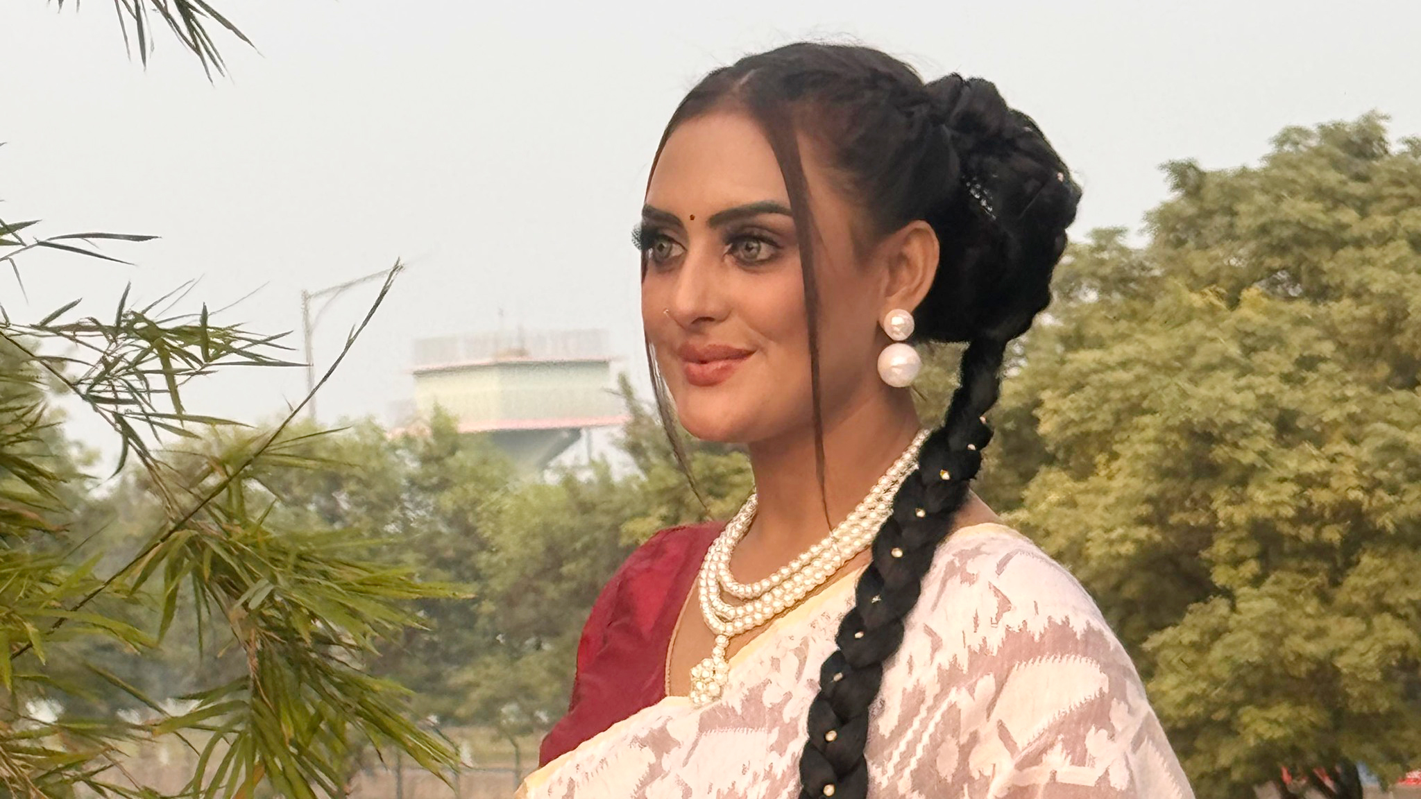 চিত্রনায়িকা নিঝুম ও স্বামীর বিরুদ্ধে গ্রেপ্তারি পরোয়ানা