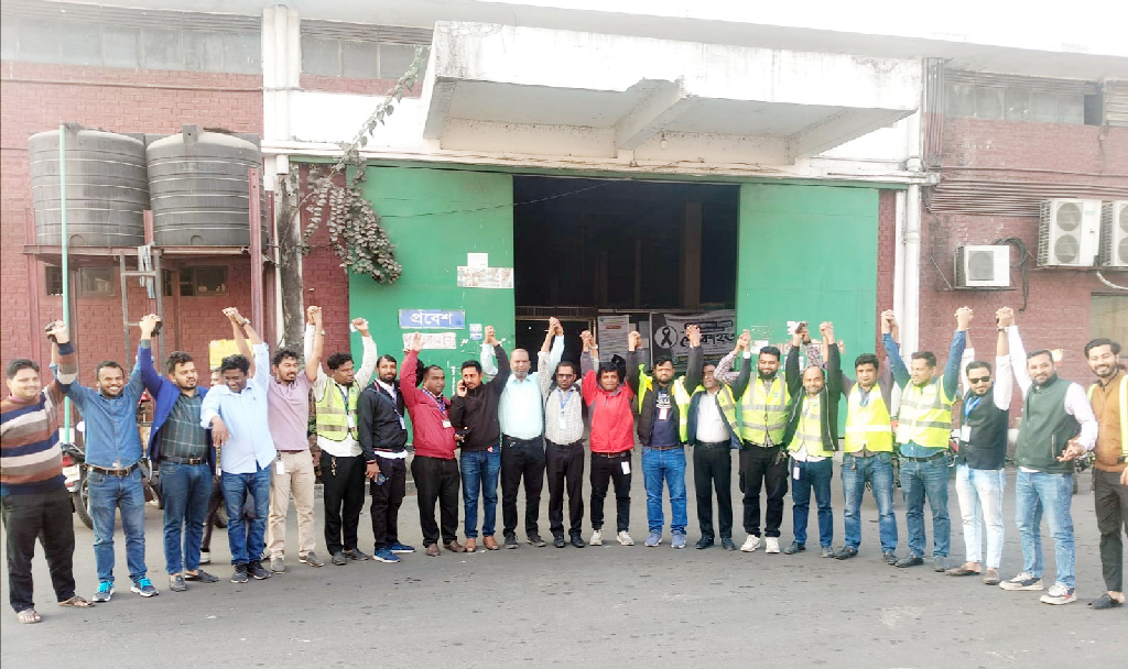 দ্বিতীয় দিনেও অচলাবস্থা চট্টগ্রাম বন্দর, আরও দুদিন কর্মবিরতির ঘোষণা