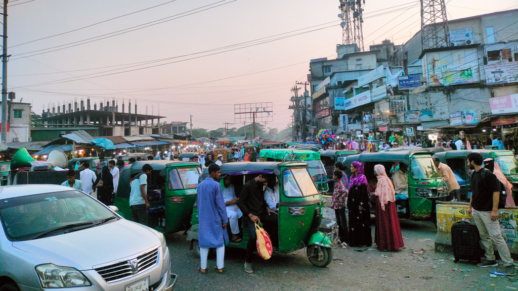 চট্টগ্রামে তেলসংকটকে পুঁজি করে গ্যাসচালিত যানেও বাড়তি ভাড়া আদায়