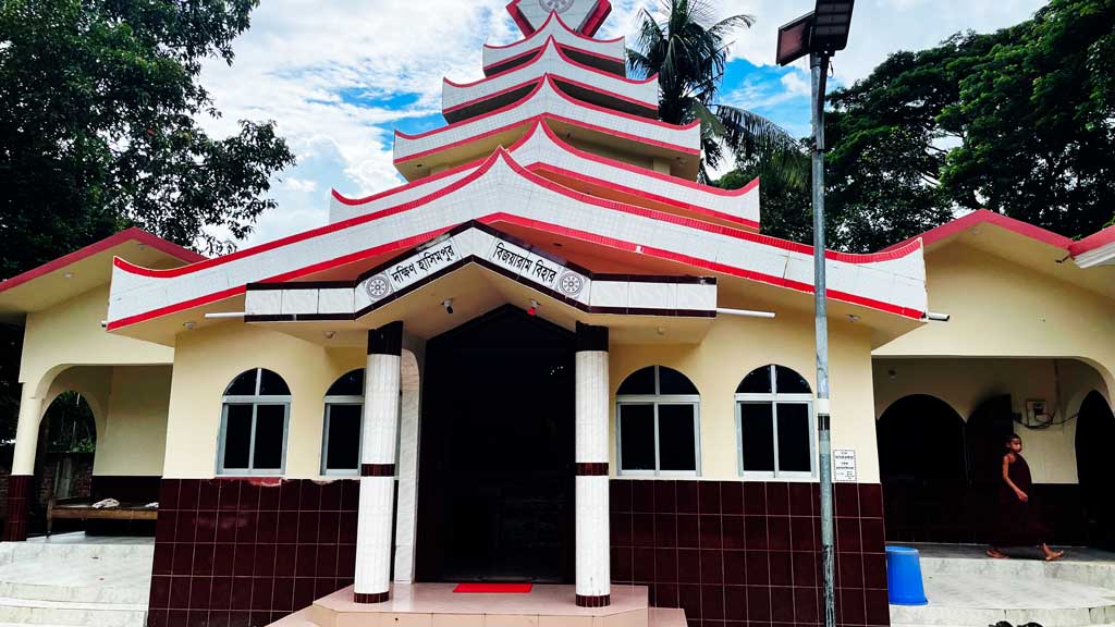 চট্টগ্রামে বিহারে অস্ত্রের মুখে ভিক্ষুকে জিম্মি করে ডাকাতি
