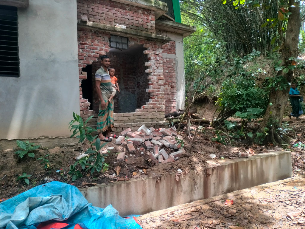 তিন মাস পর ডেরায় ফিরল হাতি, এসেই চালাল তাণ্ডব