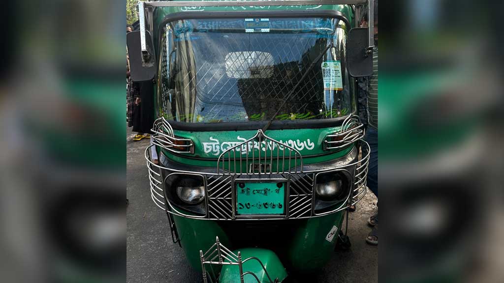 চট্টগ্রামে সিএনজিচালিত অটোরিকশা থেকে প্রায় ৪০০০ ইয়াবা জব্দ, চালক গ্রেপ্তার