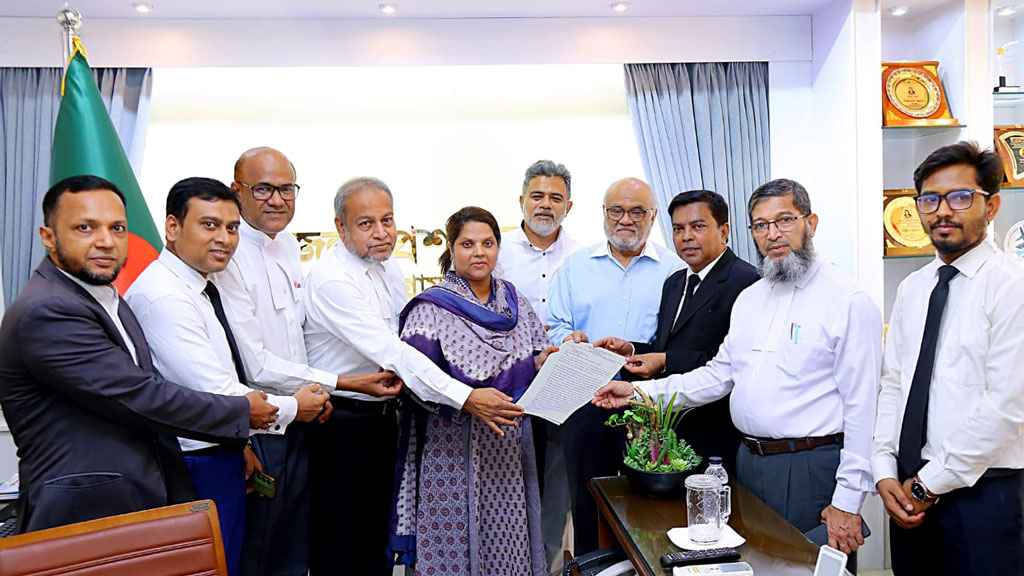 চট্টগ্রামে হাইকোর্টের বেঞ্চ স্থাপনের দাবিতে স্মারকলিপি
