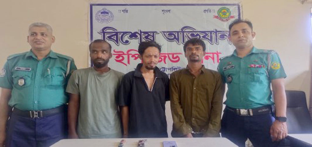 সিইপিজেডে বিদেশি নাগরিকের মোবাইল ছিনতাই, গ্রেপ্তার ৩