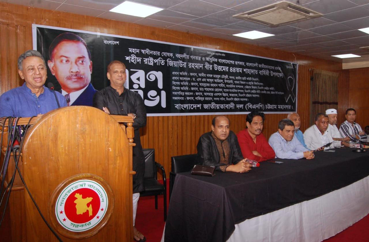 দেশের সমস্যা বাইরে গিয়ে বলে লাভ নেই: আমীর খসরু
