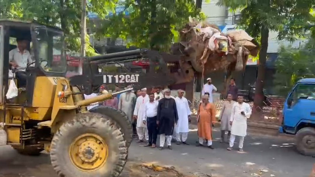 চট্টগ্রাম নগরী কোরবানির বর্জ্যমুক্ত ঘোষণা