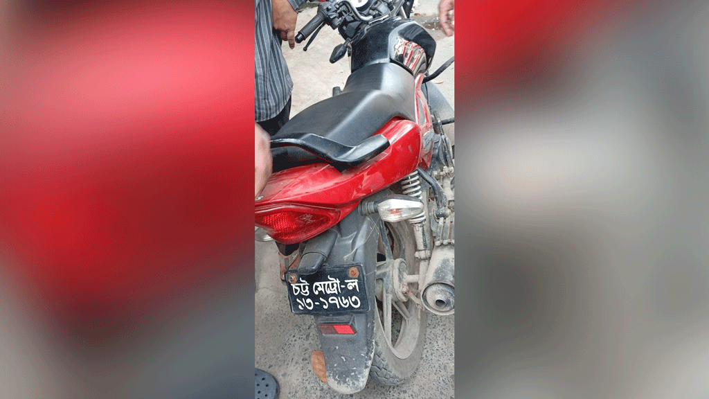 চট্টগ্রামে দিনদুপুরে অপহরণের চেষ্টা, গুলি ছুড়তে ছুড়তে পালায় সন্ত্রাসীরা