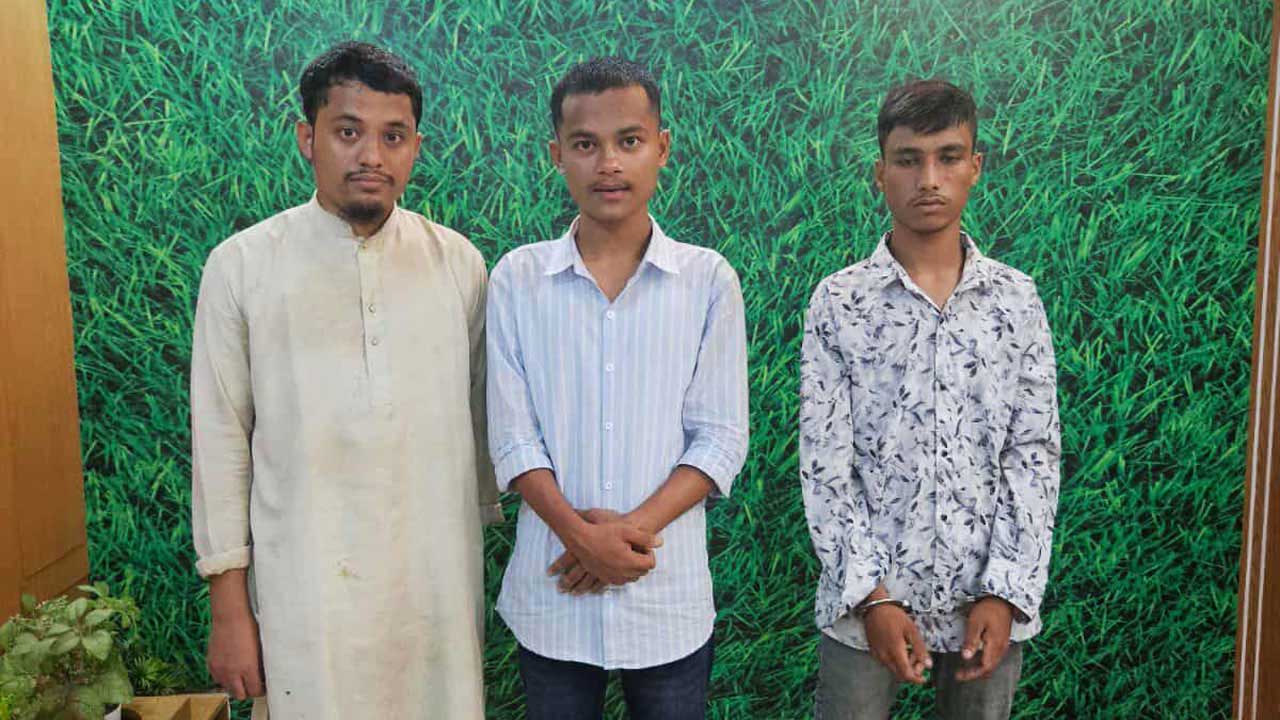 চট্টগ্রামে পাসপোর্ট করতে এসে দুই রোহিঙ্গাসহ আটক ৩