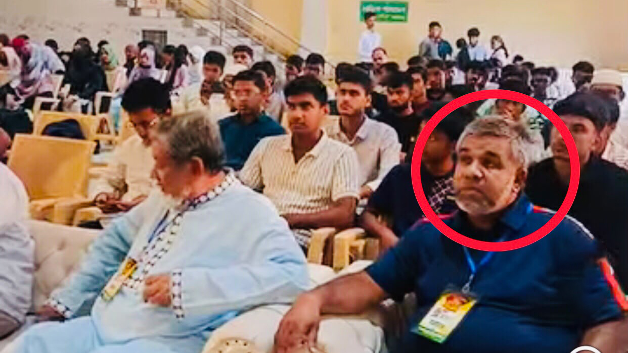 শিবিরের কৃতী শিক্ষার্থী সংবর্ধনায় অতিথি জাল সনদে চাকরি হারানো সেই জাহাঙ্গীর