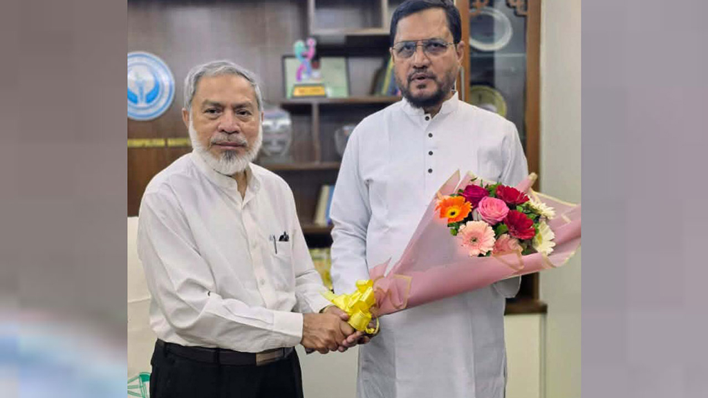 পরাজিত দুই জামায়াত প্রার্থীর কাছে ফুল নিয়ে বিএনপির দুই বিজয়ী এমপি