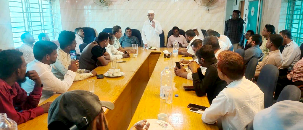 চট্টগ্রাম বন্দর অবরোধ কর্মসূচিতে পরিবহনশ্রমিকদের একাত্মতা