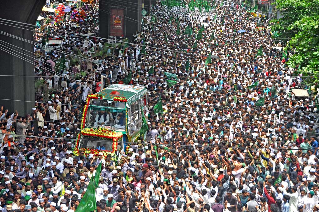 জশনে জুলুসে জনসমুদ্র চট্টগ্রাম নগরীতে